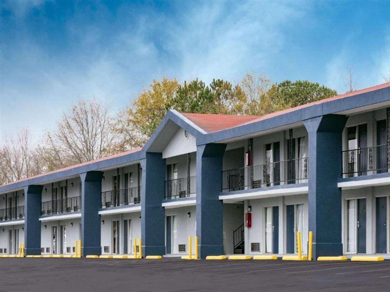 Super 8 By Wyndham Locust Grove Motell Exteriör bild