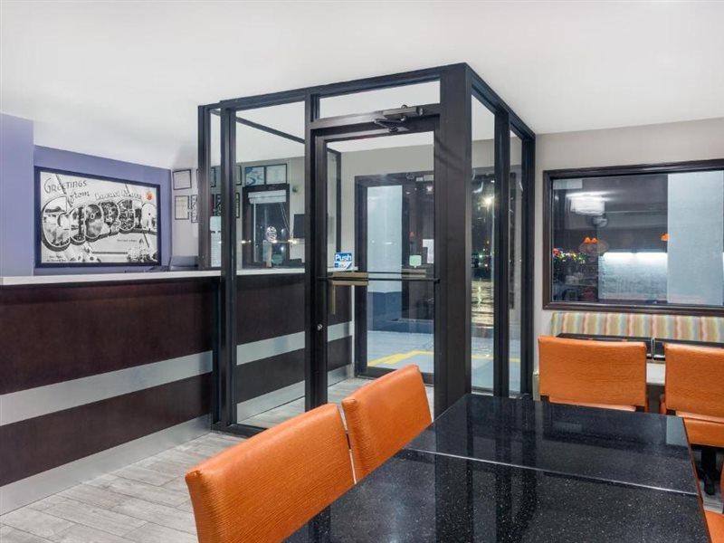 Super 8 By Wyndham Locust Grove Motell Exteriör bild