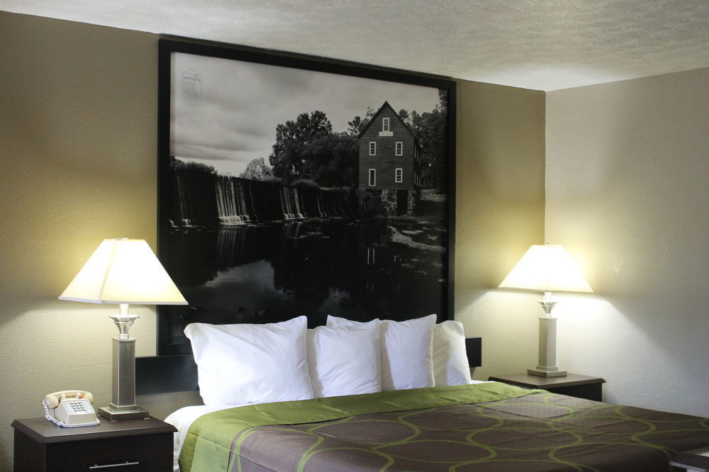 Super 8 By Wyndham Locust Grove Motell Exteriör bild